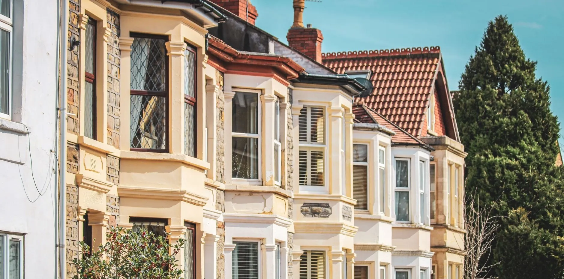 Edwardian terraced houses in cream stone with two-storey bay windows